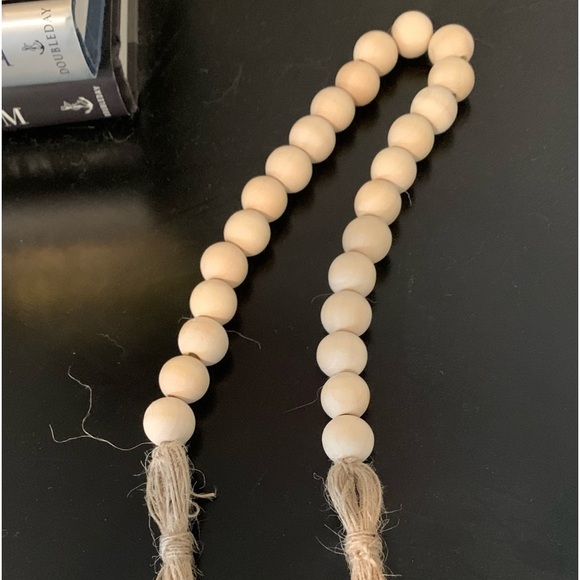 Handmade beaded garland Accessories (books and lamp) not included - Picture 2 of 3